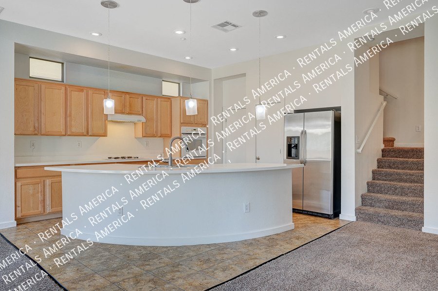 WELCOME HOME! STUNNING TOWNHOME IN GATED NLV COMMUNITY!! property image