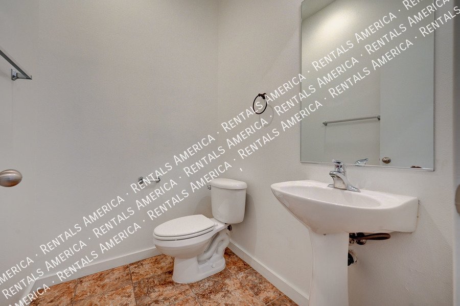 WELCOME HOME! STUNNING TOWNHOME IN GATED NLV COMMUNITY!! property image