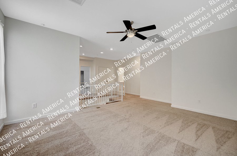 WELCOME HOME! STUNNING TOWNHOME IN GATED NLV COMMUNITY!! property image