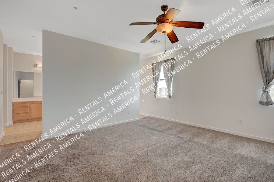 WELCOME HOME! STUNNING TOWNHOME IN GATED NLV COMMUNITY!! property image