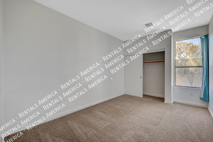 WELCOME HOME! STUNNING TOWNHOME IN GATED NLV COMMUNITY!! property image