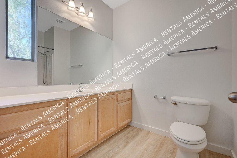 WELCOME HOME! STUNNING TOWNHOME IN GATED NLV COMMUNITY!! property image