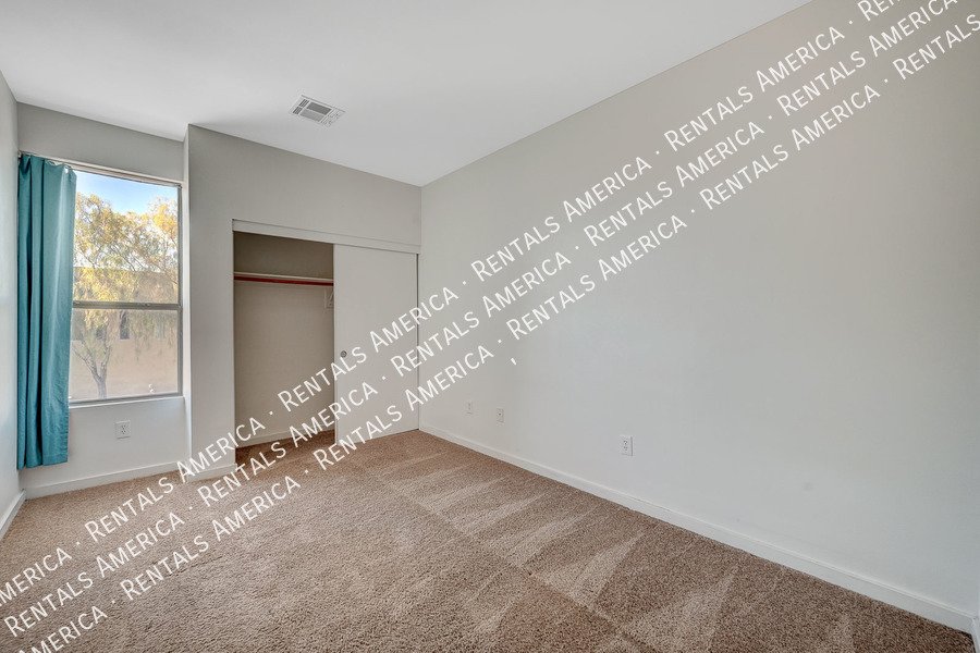 WELCOME HOME! STUNNING TOWNHOME IN GATED NLV COMMUNITY!! property image