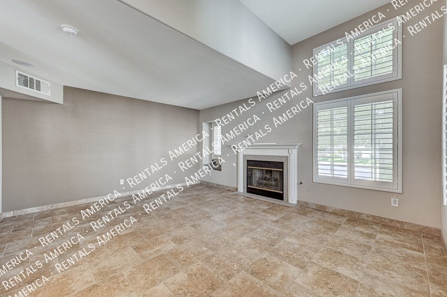 WELCOME HOME TO THIS COZY HENDERSON TOWNHOME! property image