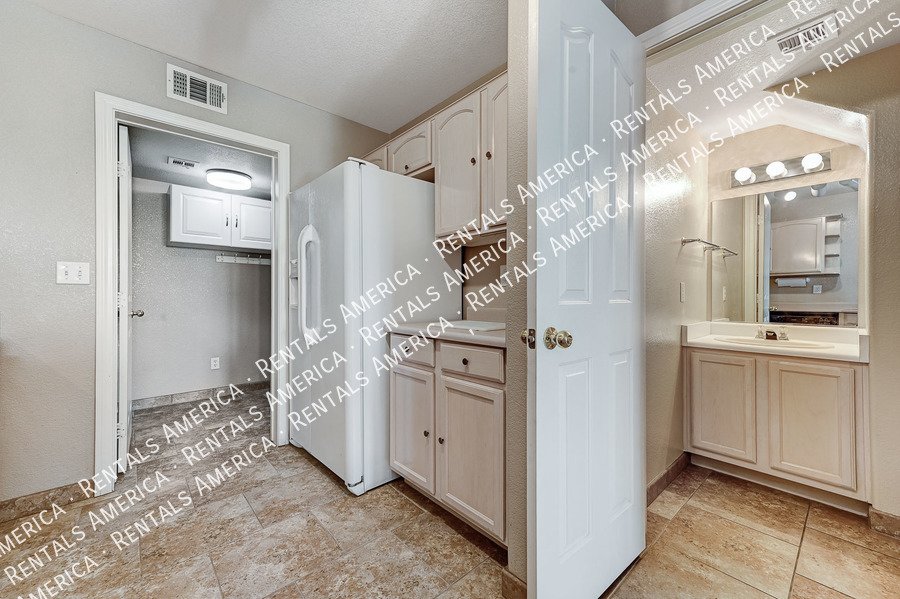 WELCOME HOME TO THIS COZY HENDERSON TOWNHOME! property image