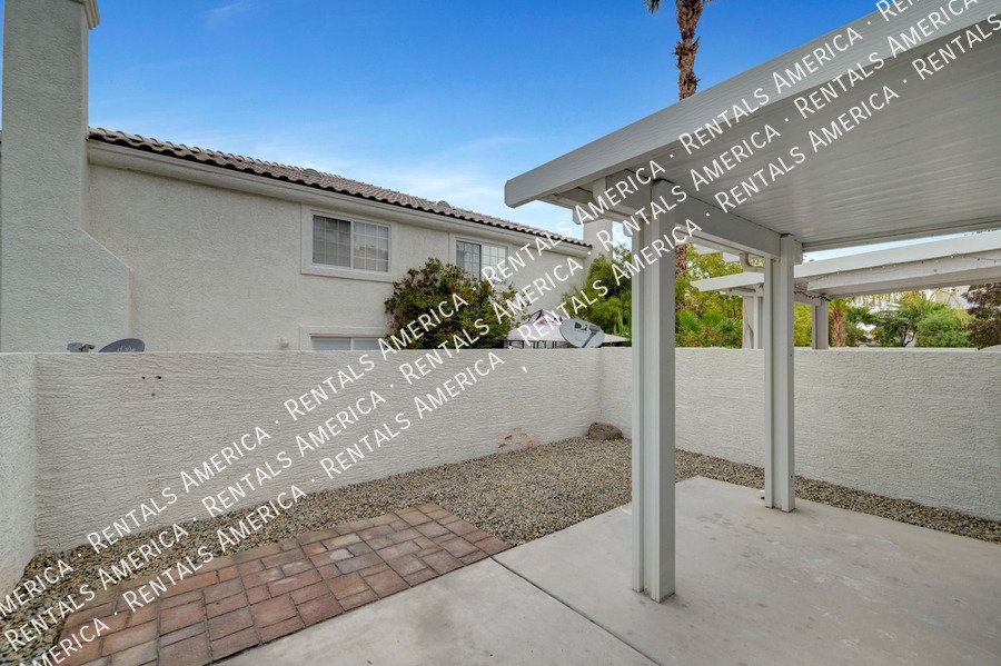 WELCOME HOME TO THIS COZY HENDERSON TOWNHOME! property image