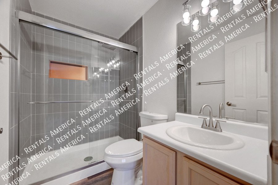 WELCOME HOME TO THIS COZY HENDERSON TOWNHOME! property image