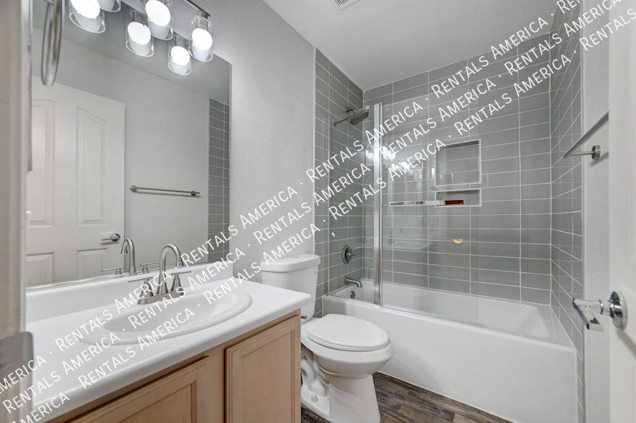 WELCOME HOME TO THIS COZY HENDERSON TOWNHOME! property image