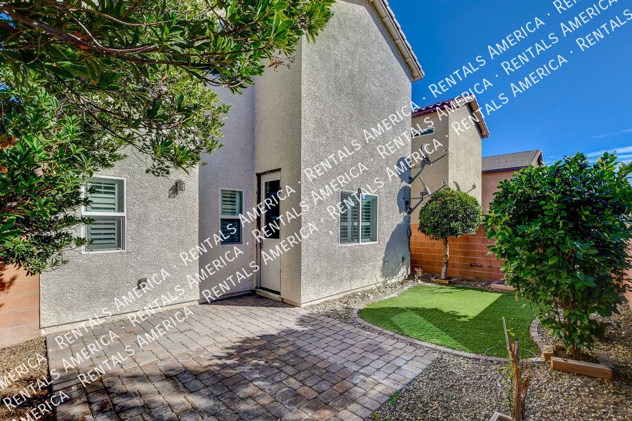 WELCOME HOME! Stunning 4 BED, 3 BATH home in Sky Canyon!! property image