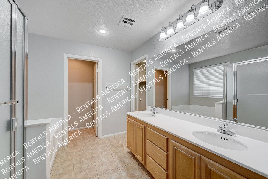 BEAUTIFUL 3-BED, 2.5 BATH HOME IN THE HEART OF SUMMERLIN!! property image