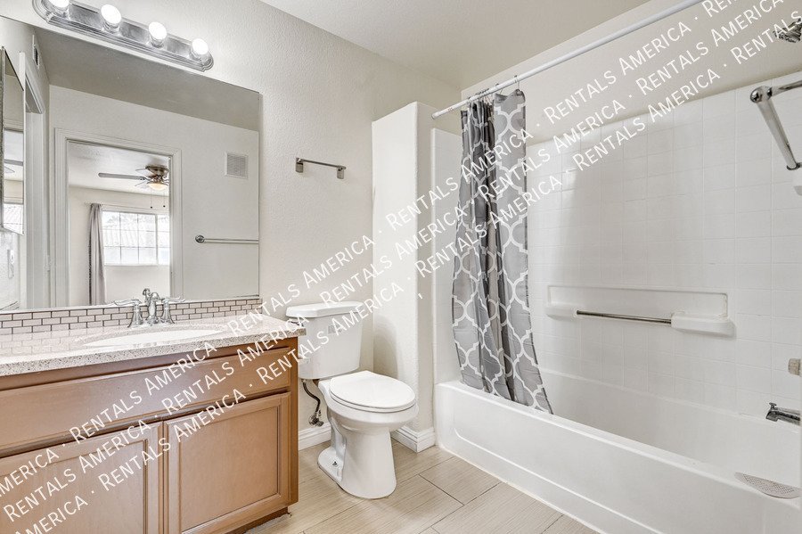 WELCOME HOME! Beautiful 3 BED + 2.5 BATH *UPDATED* townhome in NW!! property image