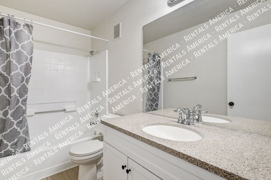 WELCOME HOME! Beautiful 3 BED + 2.5 BATH *UPDATED* townhome in NW!! property image