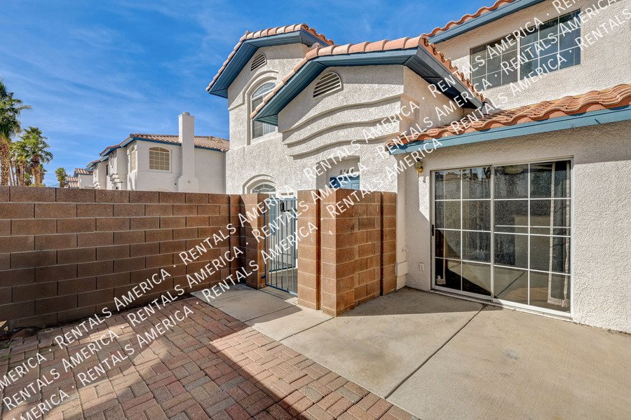 WELCOME HOME! Beautiful 3 BED + 2.5 BATH *UPDATED* townhome in NW!! property image