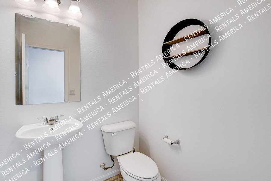 WELCOME HOME! BEAUTIFUL HOME IN GATED NLV COMMUNITY! property image