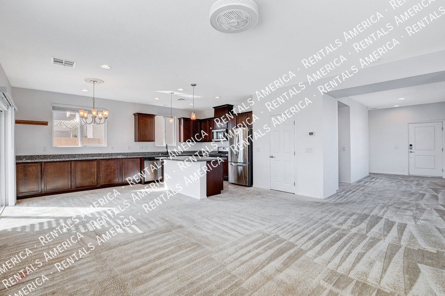 WELCOME HOME! BEAUTIFUL HOME IN GATED NLV COMMUNITY! property image