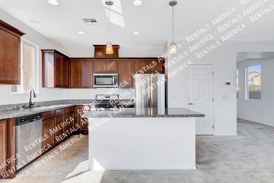 WELCOME HOME! BEAUTIFUL HOME IN GATED NLV COMMUNITY! property image