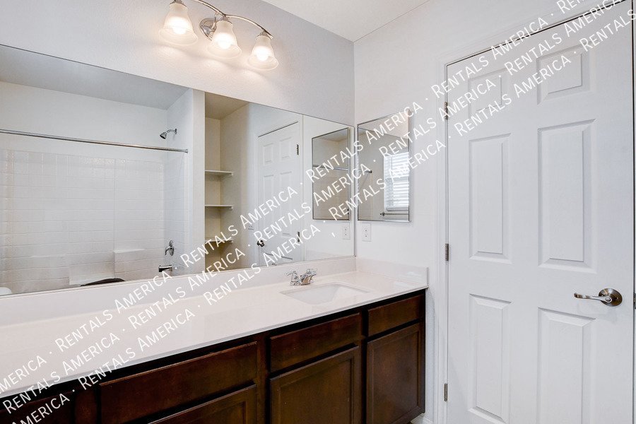 WELCOME HOME! BEAUTIFUL HOME IN GATED NLV COMMUNITY! property image