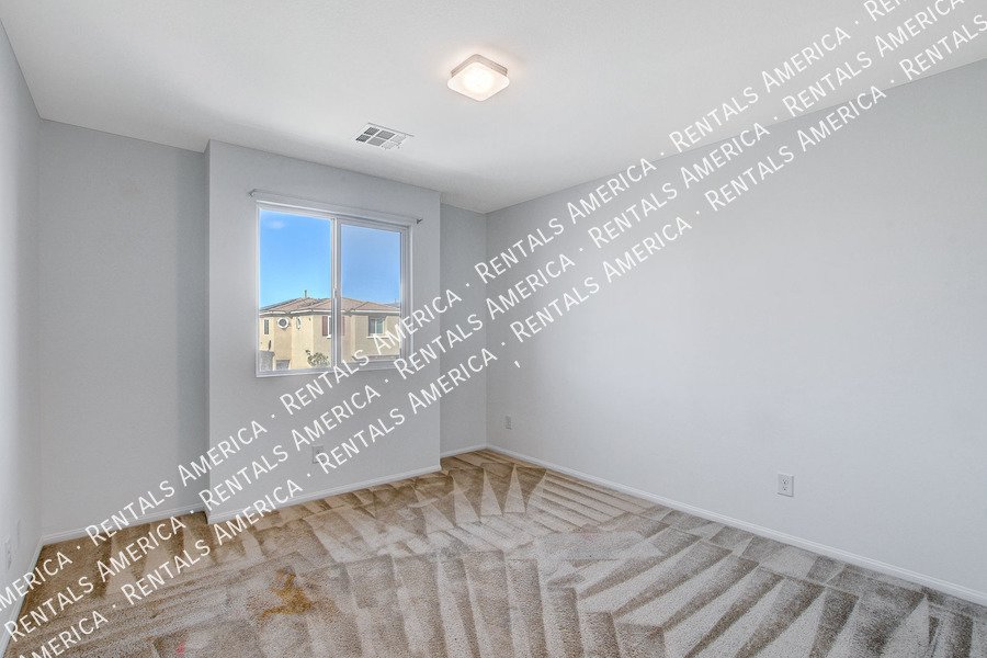 WELCOME HOME! BEAUTIFUL HOME IN GATED NLV COMMUNITY! property image