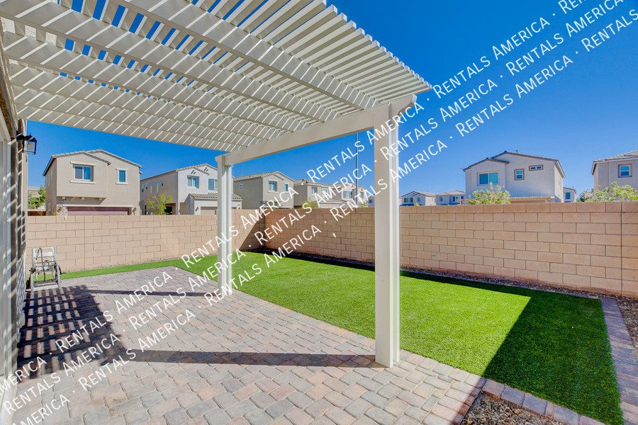 WELCOME HOME! BEAUTIFUL HOME IN GATED NLV COMMUNITY! property image
