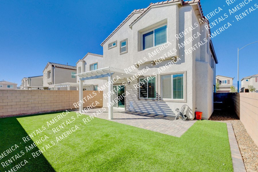 WELCOME HOME! BEAUTIFUL HOME IN GATED NLV COMMUNITY! property image