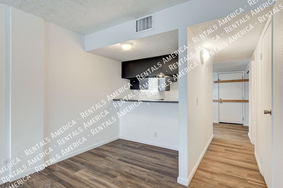 WELCOME HOME! Cozy 2 bedroom, 2.5 bath condo AVAILABLE NOW!! property image