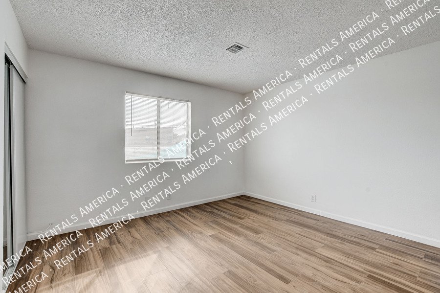 WELCOME HOME! Cozy 2 bedroom, 2.5 bath condo AVAILABLE NOW!! property image