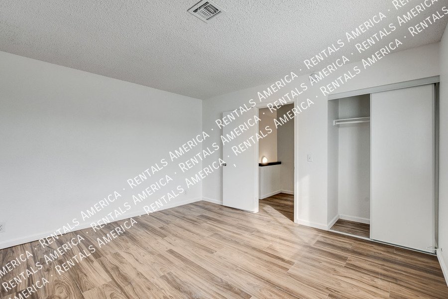 WELCOME HOME! Cozy 2 bedroom, 2.5 bath condo AVAILABLE NOW!! property image