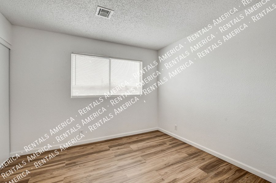 WELCOME HOME! Cozy 2 bedroom, 2.5 bath condo AVAILABLE NOW!! property image