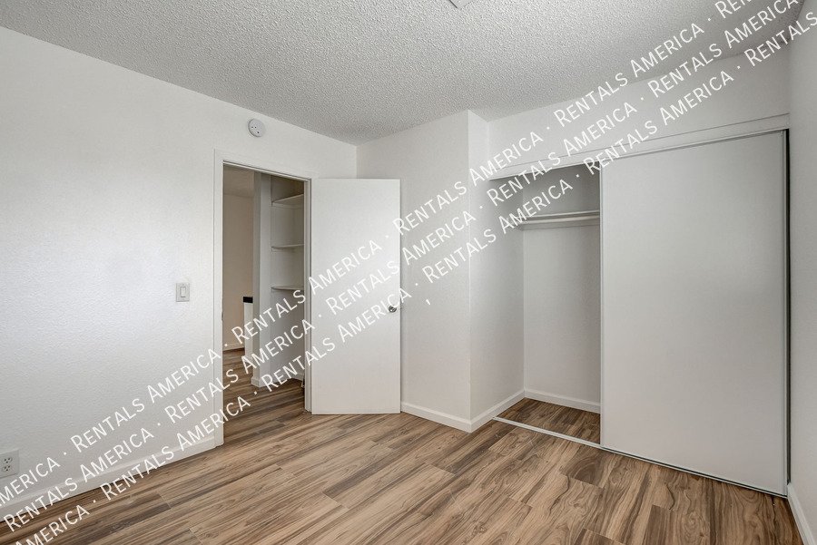 WELCOME HOME! Cozy 2 bedroom, 2.5 bath condo AVAILABLE NOW!! property image
