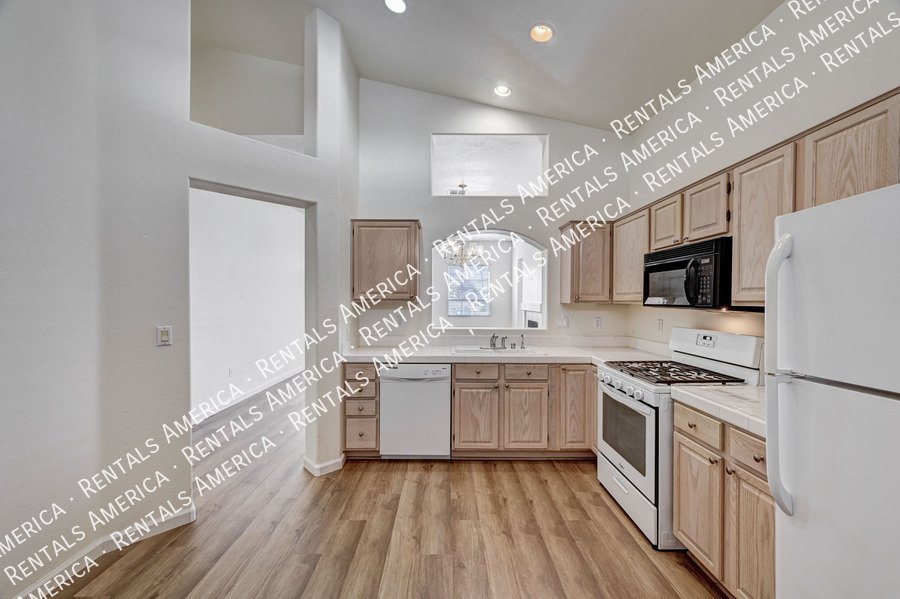 WELCOME HOME! Cozy Single-Story in NORTHSHORES! property image