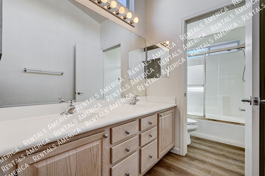 WELCOME HOME! Cozy Single-Story in NORTHSHORES! property image