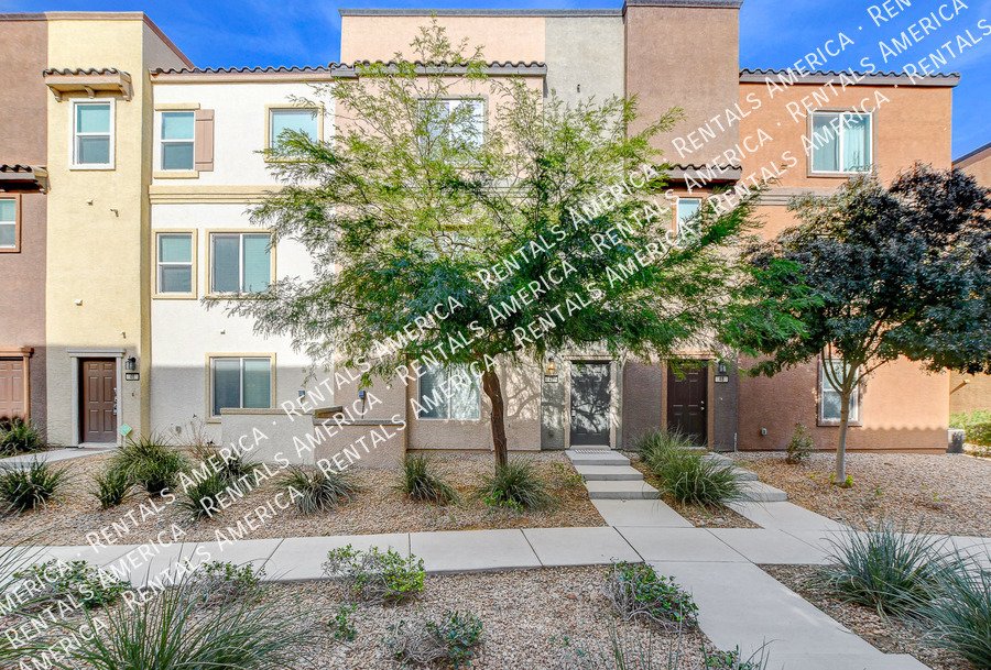 STUNNING 3 BEDROOM TOWNHOUSE WITH ROOF TOP DECK AND GORGEOUS VIEWS!! property image