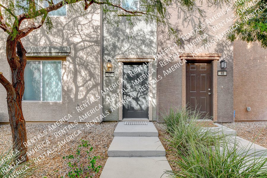 STUNNING 3 BEDROOM TOWNHOUSE WITH ROOF TOP DECK AND GORGEOUS VIEWS!! property image