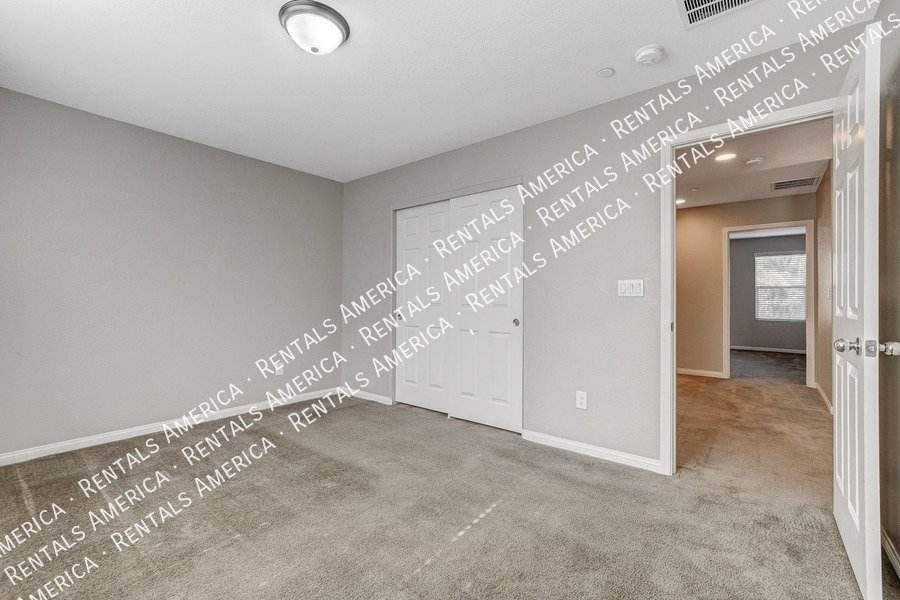 STUNNING 3 BEDROOM TOWNHOUSE WITH ROOF TOP DECK AND GORGEOUS VIEWS!! property image