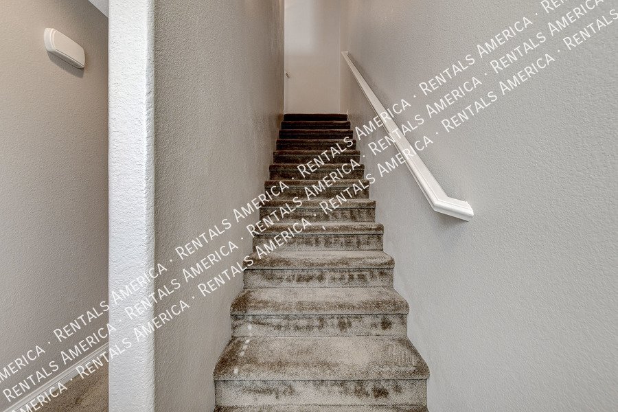 STUNNING 3 BEDROOM TOWNHOUSE WITH ROOF TOP DECK AND GORGEOUS VIEWS!! property image