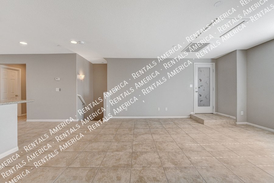 STUNNING 3 BEDROOM TOWNHOUSE WITH ROOF TOP DECK AND GORGEOUS VIEWS!! property image