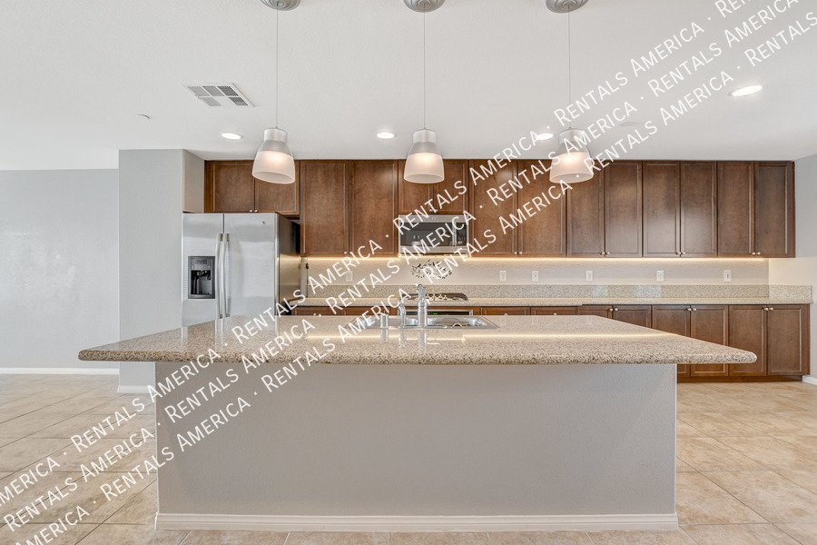 STUNNING 3 BEDROOM TOWNHOUSE WITH ROOF TOP DECK AND GORGEOUS VIEWS!! property image