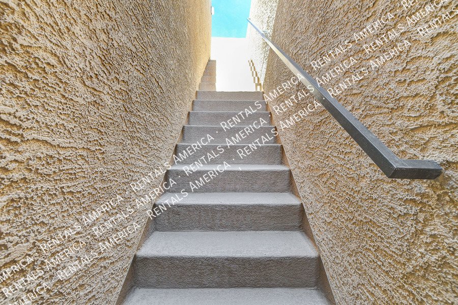 STUNNING 3 BEDROOM TOWNHOUSE WITH ROOF TOP DECK AND GORGEOUS VIEWS!! property image