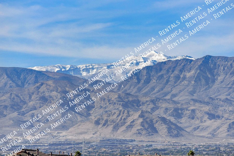 STUNNING 3 BEDROOM TOWNHOUSE WITH ROOF TOP DECK AND GORGEOUS VIEWS!! property image