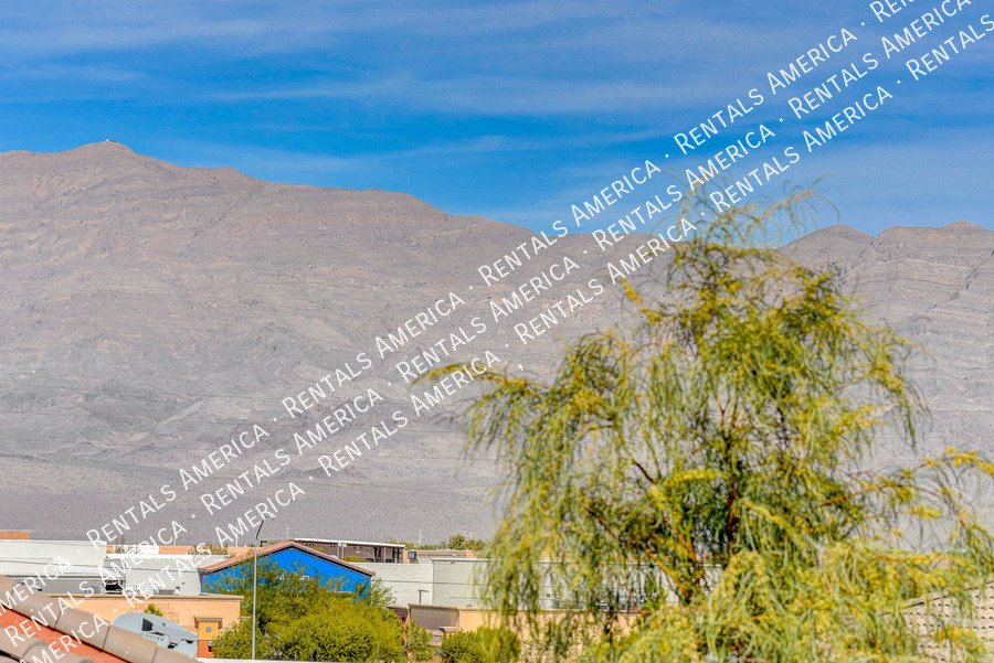 STUNNING 3 BEDROOM TOWNHOUSE WITH ROOF TOP DECK AND GORGEOUS VIEWS!! property image