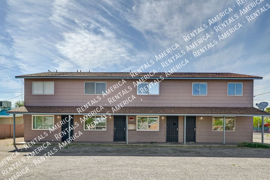 Cozy 2 BEDROOM + 2.5 BATH available now! property image