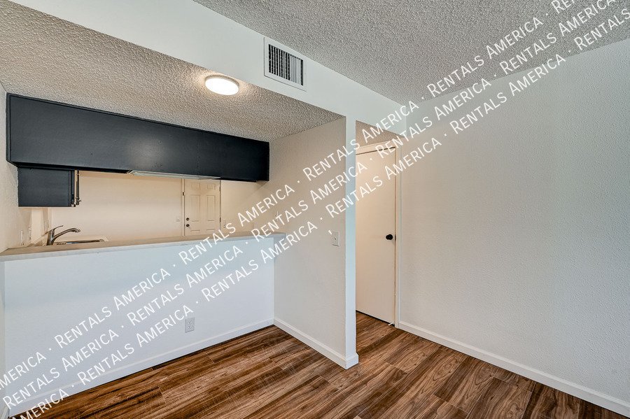 Cozy 2 BEDROOM + 2.5 BATH available now! property image