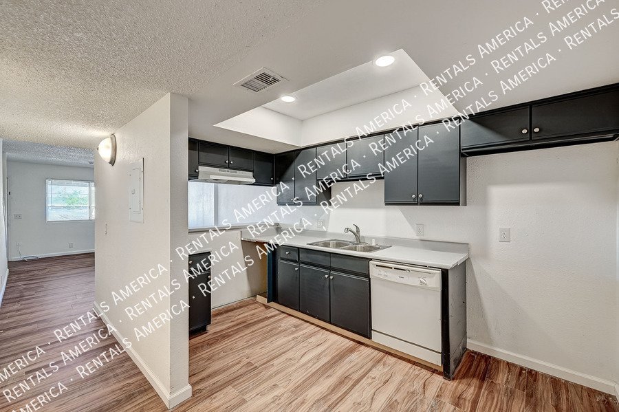 Cozy 2 BEDROOM + 2.5 BATH available now! property image