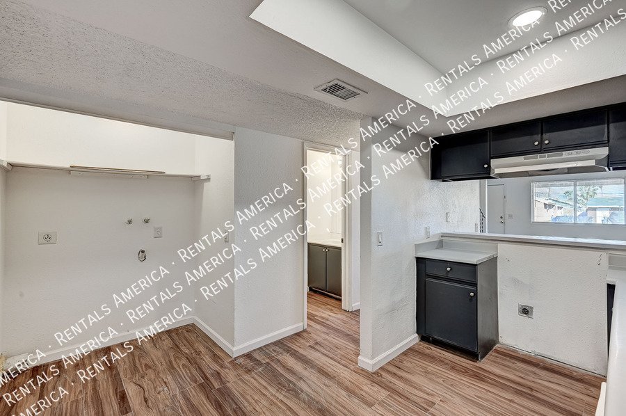 Cozy 2 BEDROOM + 2.5 BATH available now! property image