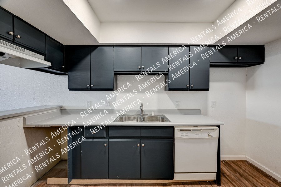 Cozy 2 BEDROOM + 2.5 BATH available now! property image