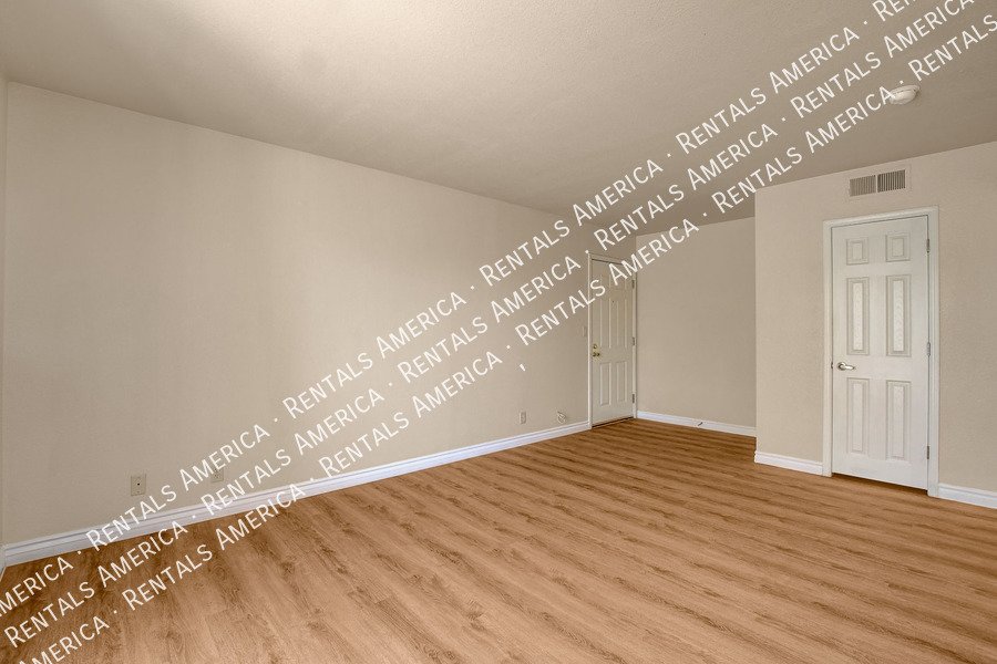 WELCOME HOME! Cozy 1 Bed, 1 Bath Condo in GUARD GATED SW Community! property image