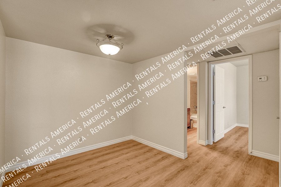 WELCOME HOME! Cozy 1 Bed, 1 Bath Condo in GUARD GATED SW Community! property image