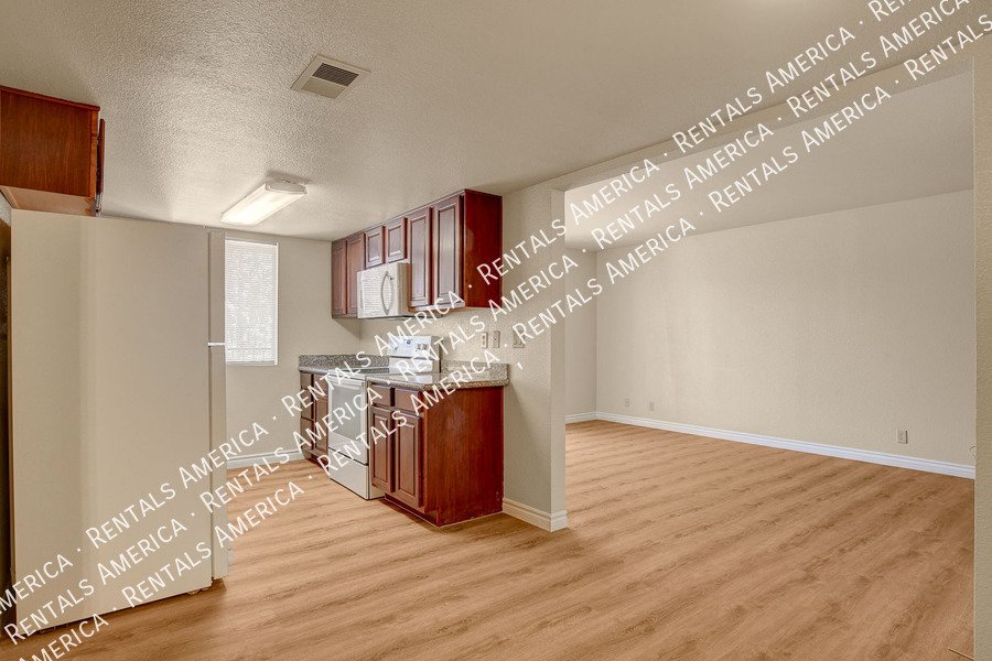 WELCOME HOME! Cozy 1 Bed, 1 Bath Condo in GUARD GATED SW Community! property image