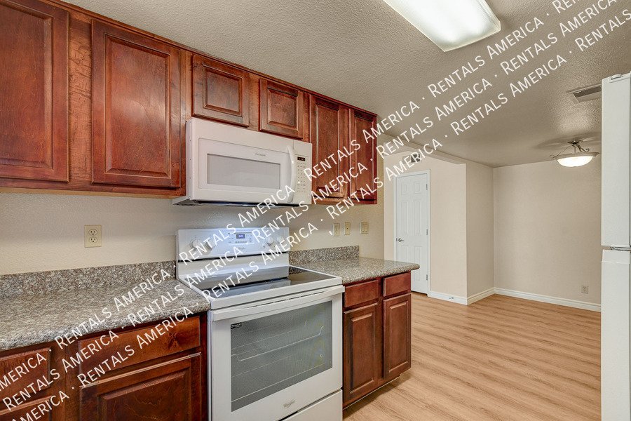 WELCOME HOME! Cozy 1 Bed, 1 Bath Condo in GUARD GATED SW Community! property image