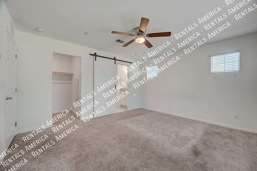 WELCOME HOME! GORGEOUS townhome located in gated HENDERSON community! property image